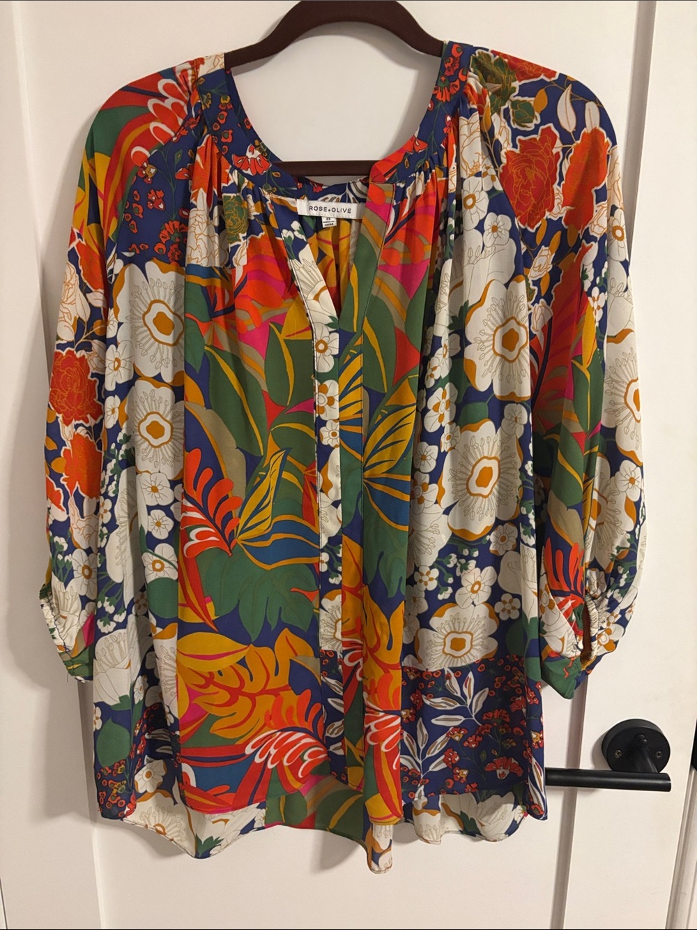 Rose & Olive Bold Tropical Floral Button-Front Blouse in Multicolor